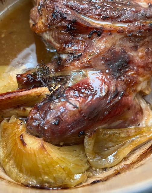 Épaule d’agneau aux pruneaux d’Agen