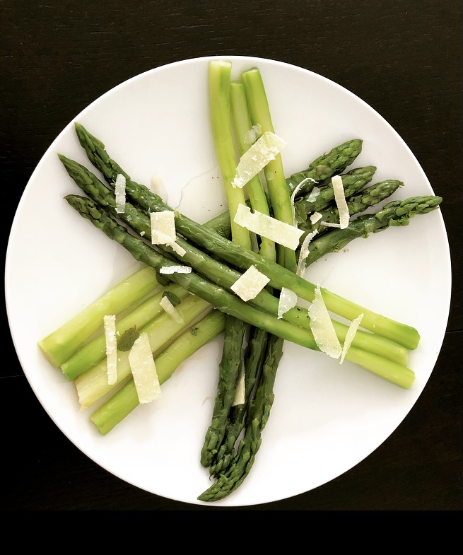 Asperges au parmesan.