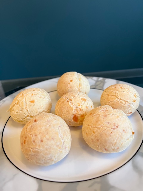 Pão de queijo – Pain de fromage.