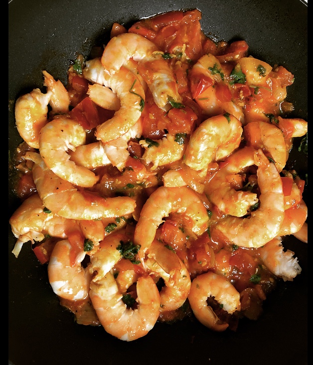Crevettes à la tomate 